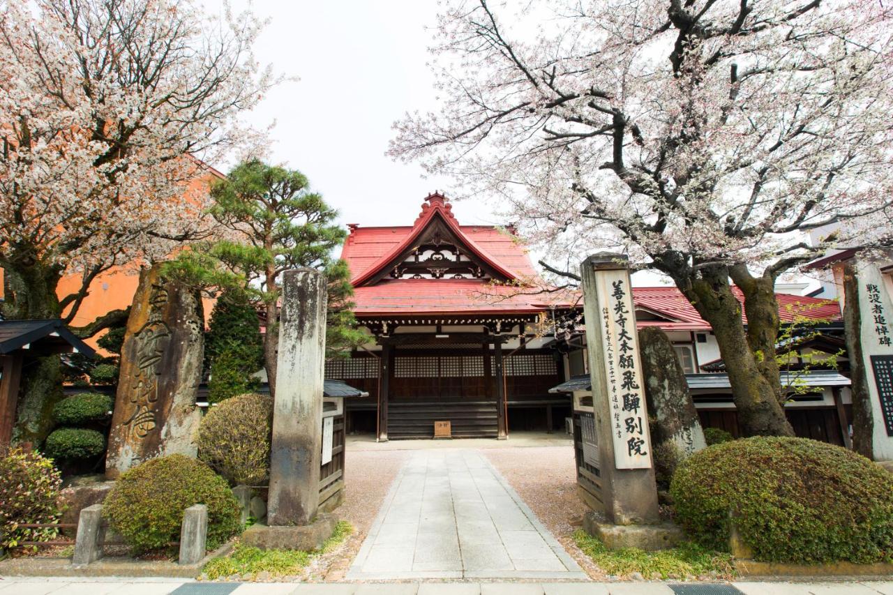 Temple Hotel Takayama Zenkoji Exterior photo